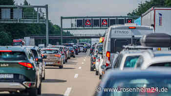 Fahrer erschrickt und verreißt sein Lenkrad - Milchlaster kippt auf A8 um