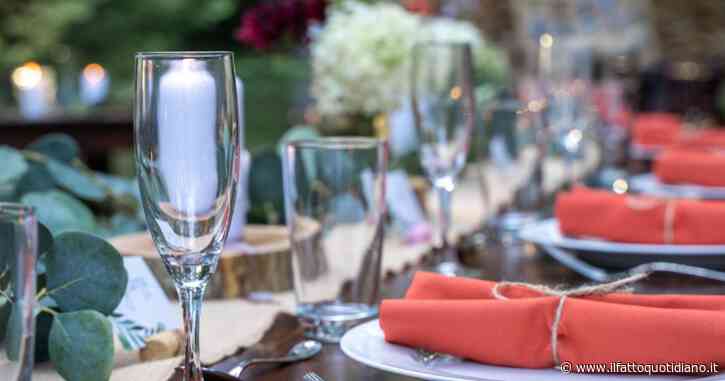 La cena stellata per 1000 persone diventa un grande e grosso caos: in pochi riescono a mangiare, qualche cameriere sviene e il primo arriva a mezzanotte