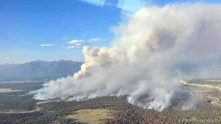 Multiple homes threatened by growing St. Mary’s River fire in southeastern B.C.