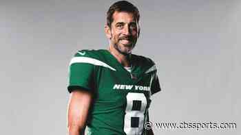 Aaron Rodgers shows off his new number in first photos of QB wearing a Jets uniform
