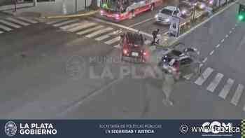 Woman narrowly escapes two-car crash in Argentina