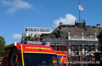 FW Bremerhaven: Feuerwehr Bremerhaven löscht Dachstuhlbrand