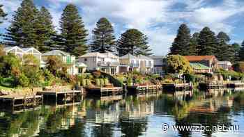 These Vic tourist towns made their own staff housing. Will they get a slice of the state's new accommodation fund?