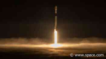 See SpaceX launch picture-perfect nighttime Starlink mission (photos)