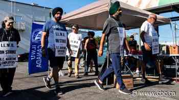 Trudeau 'dismayed' at port union's 'unacceptable' decision to reject deal