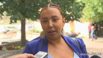 Winnipeg mayor 'trying to figure out ways' to help landfill search, Long Plain chief says after meeting