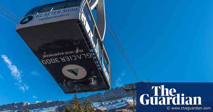 Tourists helicoptered out of Swiss ski resort after cable car breaks down