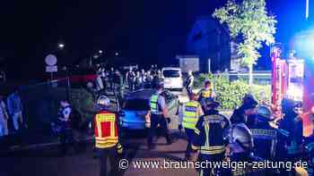 Hagen: Auto fährt in Hochzeitsgesellschaft