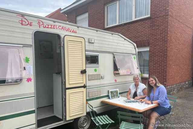 De Puzzelcaravan verwelkomt en ondersteunt puzzelliefhebbers: “We zochten naar iets groter dan een ruilkast”