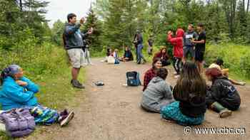 Aki Kikinomakaywin 'learning on the land' camp in Thunder Bay gets Indigenous youth excited about science