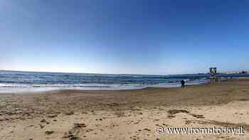 Si sente male mentre fa il bagno e annega: morta una donna