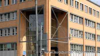 Betrunkener 29-Jähriger liegt direkt vor dem Polizeipräsidium