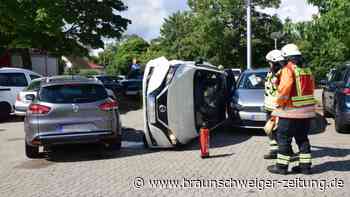 Unfall am Wolfenbütteler Klinikum: Auto landet auf der Seite