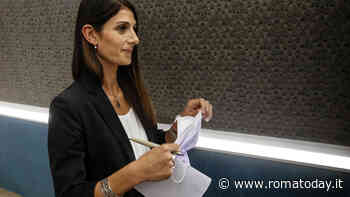 Virginia Raggi prende posizione sulla maternità surrogata: "Pratica aberrante"