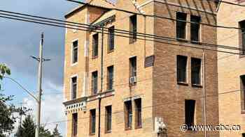 This renter suffers vertigo and migraines after landlord forced tenants to remove AC