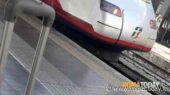 Treni, giornata di passione per i pendolari tra guasti e maltempo: ritardi fino a 4 ore