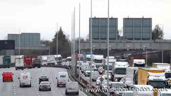 Dartford Crossing A282 closure due to crash ahead of getaway