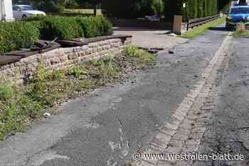 Spenge: Hauswand und Mauer beschädigt, dann abgehauen