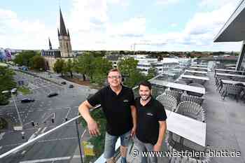 Mit einem „Kumperinia“ die Aussicht auf Paderborn genießen