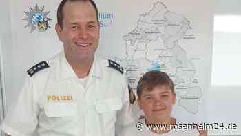 Lebensretter Sebastian wird von der Polizei geehrt - an seinem Geburtstag