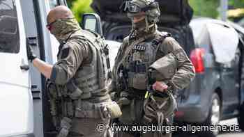 Polizei mit SEK im Einsatz: Mann verbarrikadiert sich in Wohnung