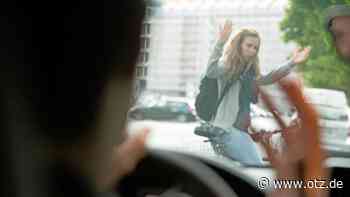 Mercedesfahrer verprügelt Radfahrerin in Jena: Polizei sucht nach Zeugen