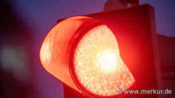 Auto rast über Rot auf Zehnjährige zu - Mutter verhindert Schlimmstes