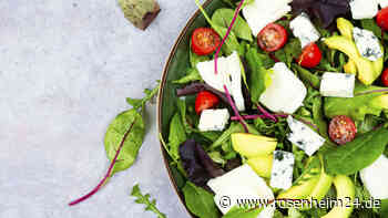 Leichte-Küche-Rezept oder leckere Grill-Beilage: Avocado-Tomaten-Salat