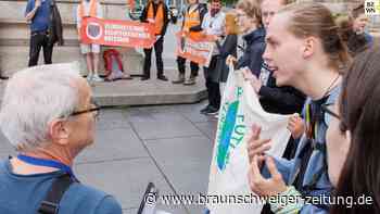 Demo gegen Beschränkung von Straßenblockaden in Braunschweig