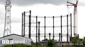 Hull's skyline changes as Victorian gas tower demolition begins