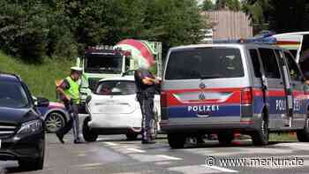 Wilde Verfolgungsjagd: Frau flüchtet von Bayern nach Österreich – Polizei schießt auf Auto