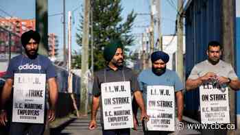 Union leadership recommends members accept tentative deal to avoid another B.C. port strike