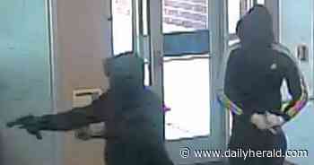 Armed men rob bank in Addison