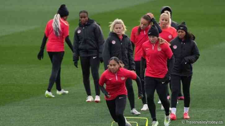 Canadian teenager Olivia Smith turns pro, signs with Portugal’s Sporting CP