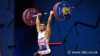 Jonathan Chin: Weightlifter and medical student wins 'amazing' medal at Commonwealth Championships