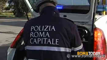 Perde il controllo dello scooter sulla Salaria e finisce sull'asfalto: morto un uomo