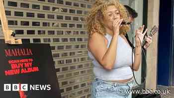 Mahalia's street shows a 'return to busking roots'