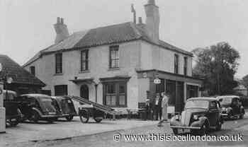 Photos of Chingford Hatch's Prince of Wales pub, 87 years