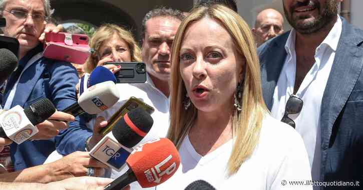 Salario minimo, Fdi “tratta” ma vuole rinviare. “Confronto? Da settembre”. Opposizioni caute: “C’è il rischio di un trappolone”