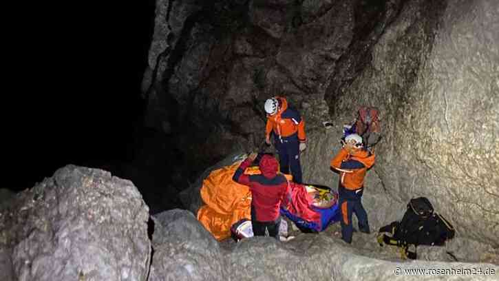 Tourist (60) stürzt rund acht Meter in die Tiefe - Schwerverletzter verbringt Nacht im Notbiwak