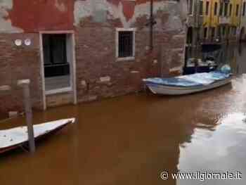 Maltempo a Venezia, l'acqua diventa arancione: cosa è successo