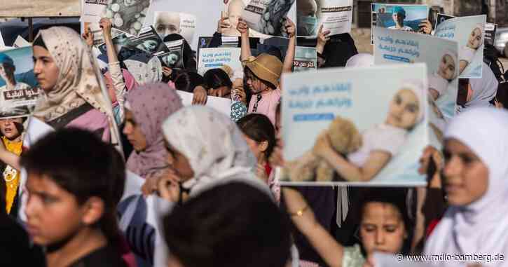 Krebspatienten demonstrieren an syrischer Grenze zur Türkei