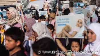 Krebspatienten demonstrieren an syrischer Grenze zur Türkei