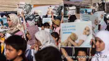 Krebspatienten demonstrieren an syrischer Grenze zur Türkei