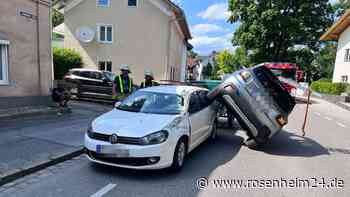 Fahrer (58) gerät in Bad Aibling auf die Gegenfahrbahn - Vier Personen werden verletzt