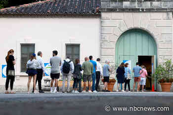 Democrats scramble to reach voters after Florida cancels mail-in ballot requests