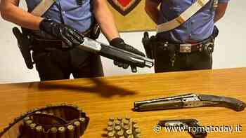 Nasconde armi clandestine e pezzi di auto da vendere sul mercato nero