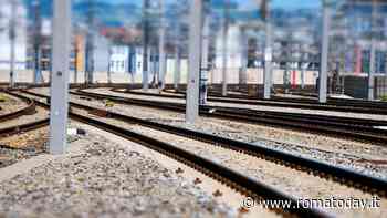 "C'è un uomo armato in stazione": l'allarme dei pendolari. I carabinieri bloccano un uomo
