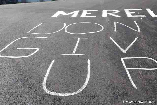 ‘Don’t give up’: Zoerselse boodschap tijdens laatste bergrit Ronde van Frankrijk is bedoeld voor Merel (22) die zelf haar steilste berg aan het beklimmen is na plotse verlamming in april