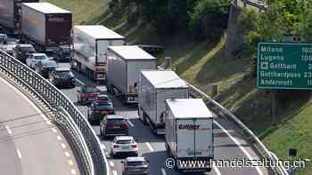 Auch am Sonntag Stau vor dem Gotthard in beide Richtungen